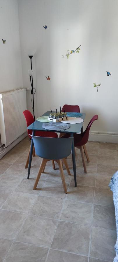 Appartement Duplex F2 Tout Confort Proche Centre Ville Avec Parking Gratuit Montluçon Eksteriør bilde