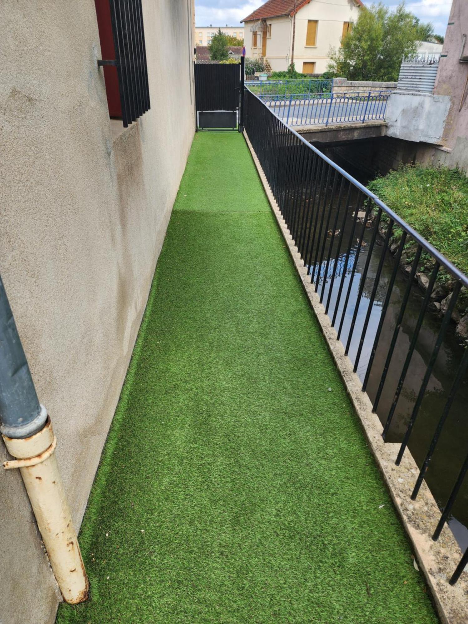 Appartement Duplex F2 Tout Confort Proche Centre Ville Avec Parking Gratuit Montluçon Eksteriør bilde