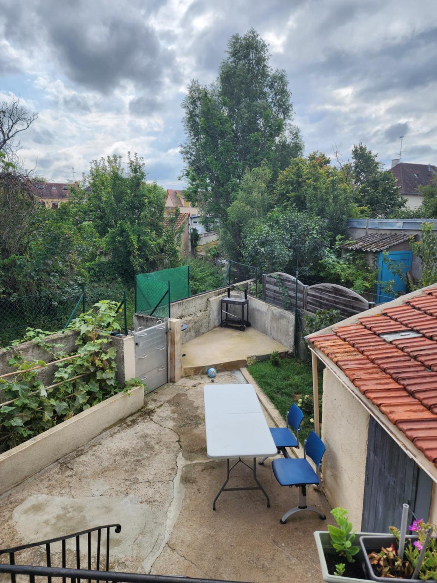Appartement Duplex F2 Tout Confort Proche Centre Ville Avec Parking Gratuit Montluçon Eksteriør bilde