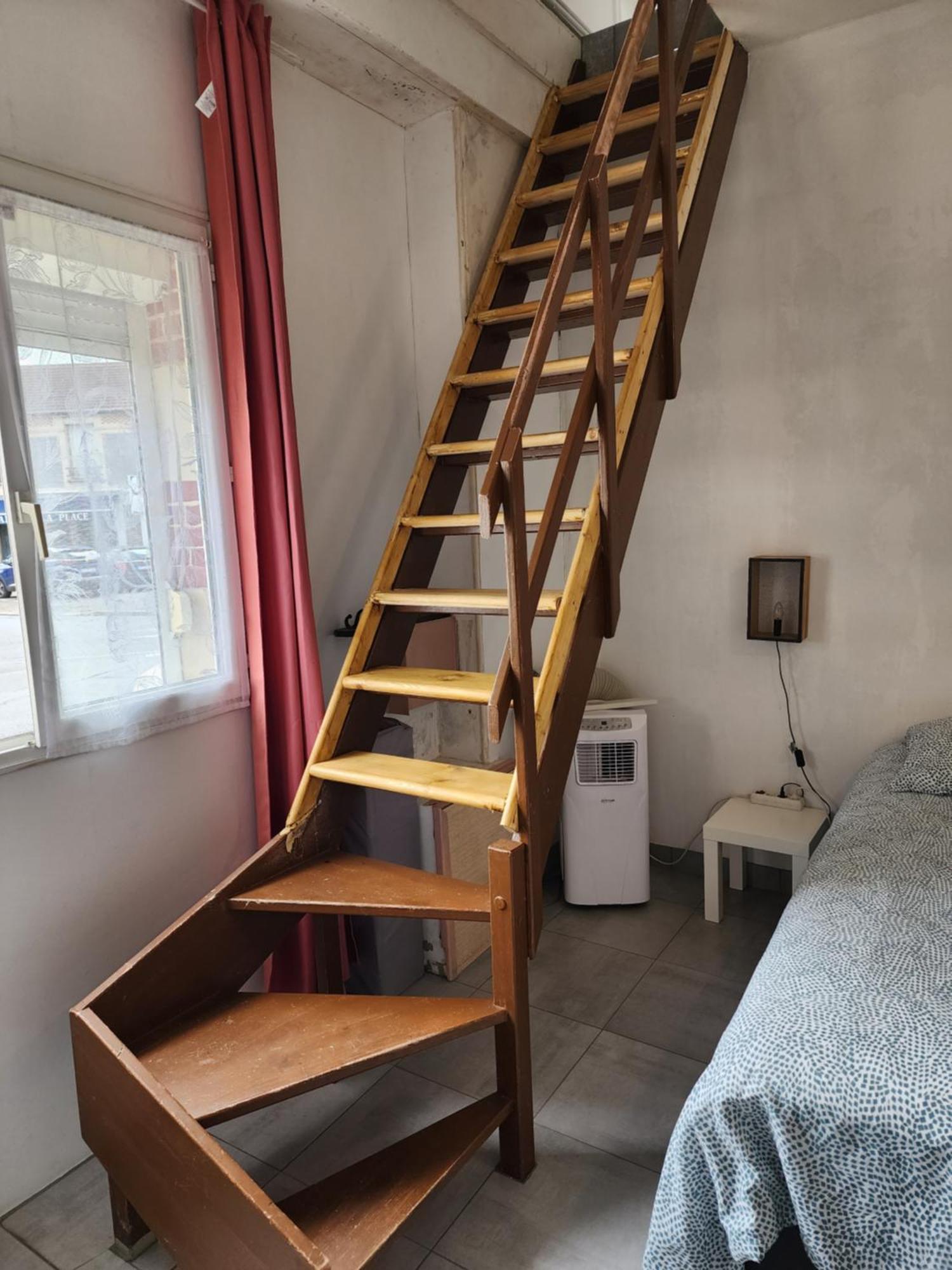 Appartement Duplex F2 Tout Confort Proche Centre Ville Avec Parking Gratuit Montluçon Eksteriør bilde